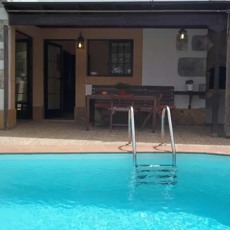 Sleeps 8 Pool Wifi Vila