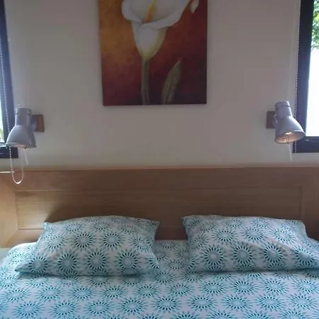 Vila Sleeps 8 Pool Wifi *