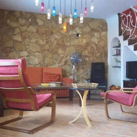 Vila Sleeps 8 Pool Wifi