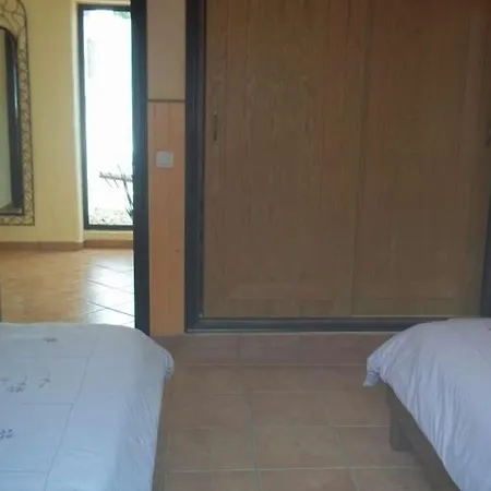 Vila Sleeps 8 Pool Wifi