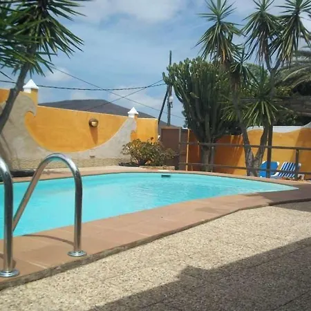 Vila Sleeps 8 Pool Wifi *
