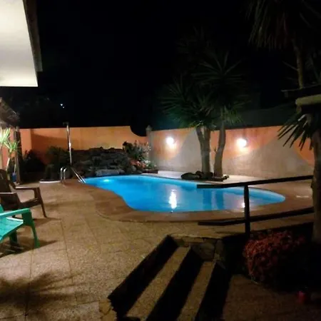 Sleeps 8 Pool Wifi Vila