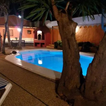 Vila Sleeps 8 Pool Wifi *