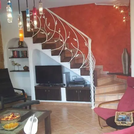 Sleeps 8 Pool Wifi Vila