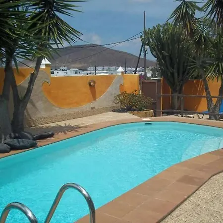 Vila Sleeps 8 Pool Wifi *