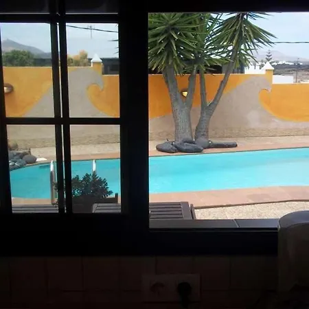 Vila Sleeps 8 Pool Wifi *