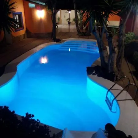 Vila Sleeps 8 Pool Wifi *